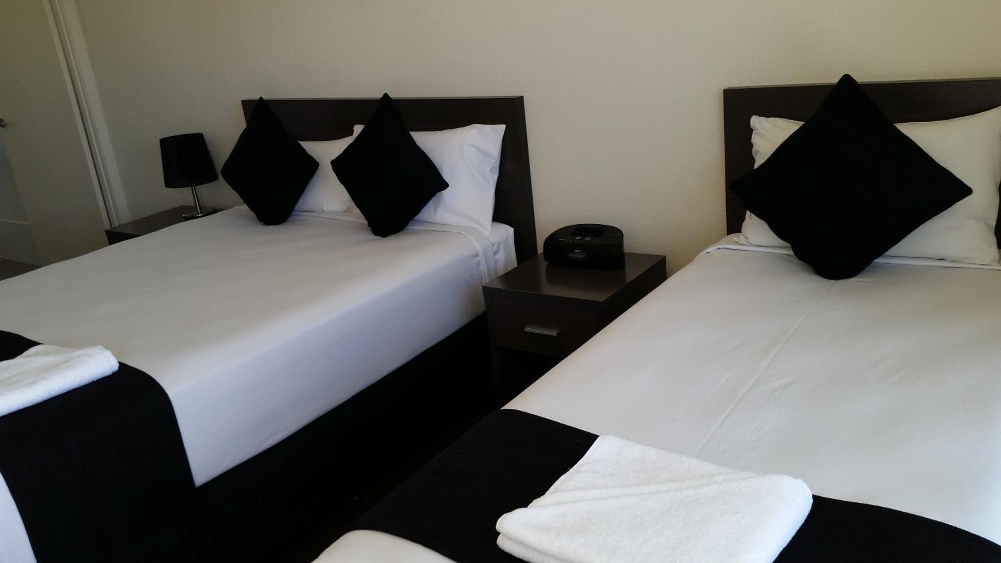 Dooleys Tavern And Motel Capella Εξωτερικό φωτογραφία